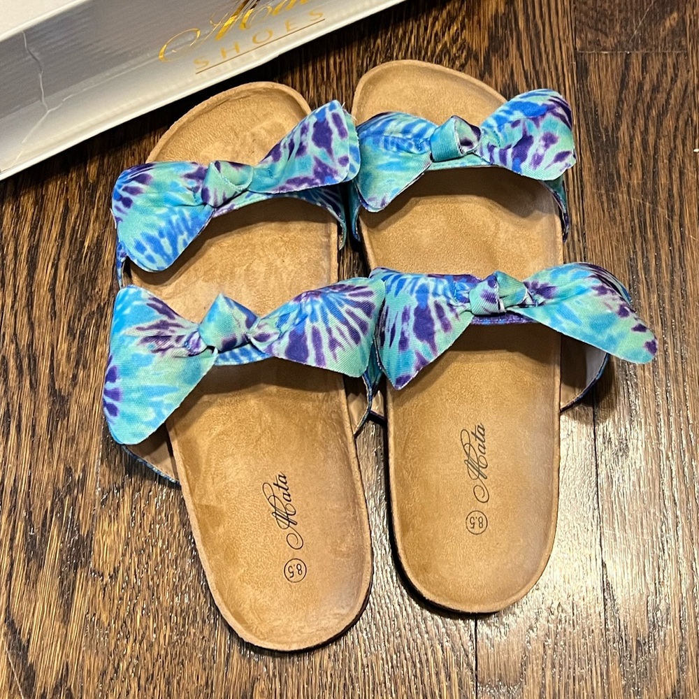 Mata Broadwalk Sandals! Size 8.5. Runs a little big.